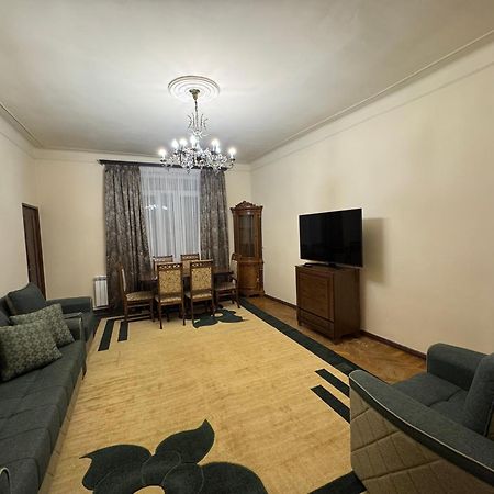 Apartments On Paronyan 15 Ереван Екстериор снимка